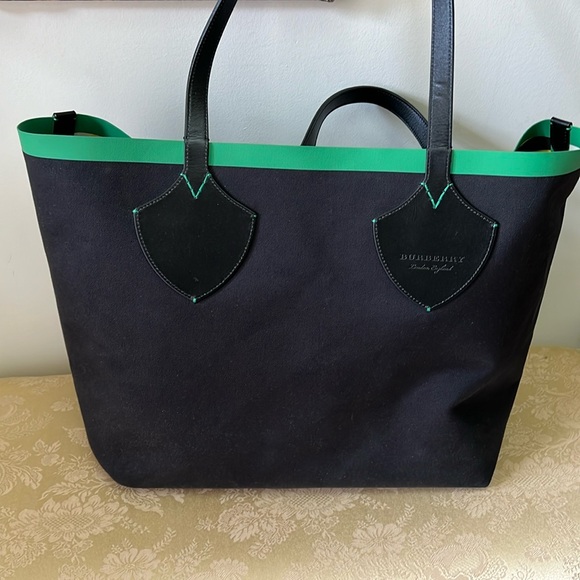 Burberry Graffiti reversibele canvas Tote. - Picture 7 of 14